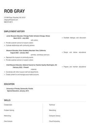 museum educator